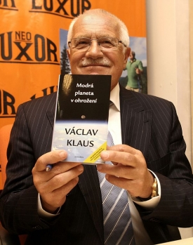 Václav Klaus nepovoluje ve svém boji proti boji proti změně klimatu.